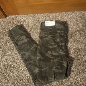 American Eagle camo high rise crop jegging/ jeans